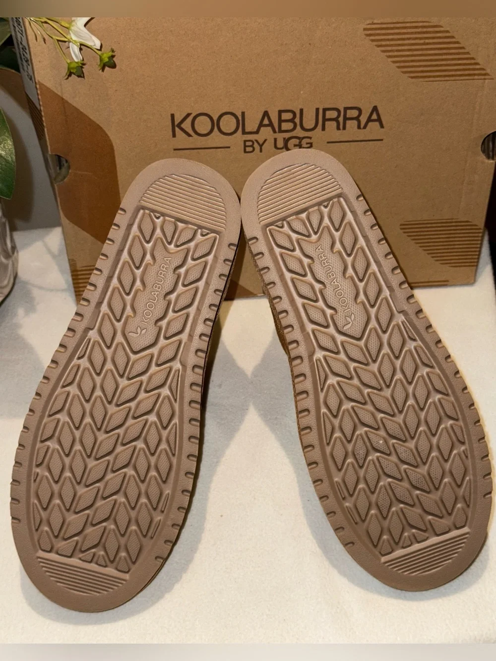 Koolaburra by UGG Classic Mini boots in a chestnut suede colorway S 8 NIB